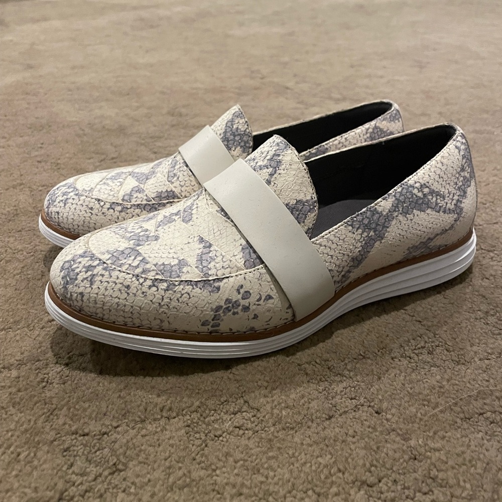 70% OFF NEW COLE HAAN LOAFERS 🤍🩶